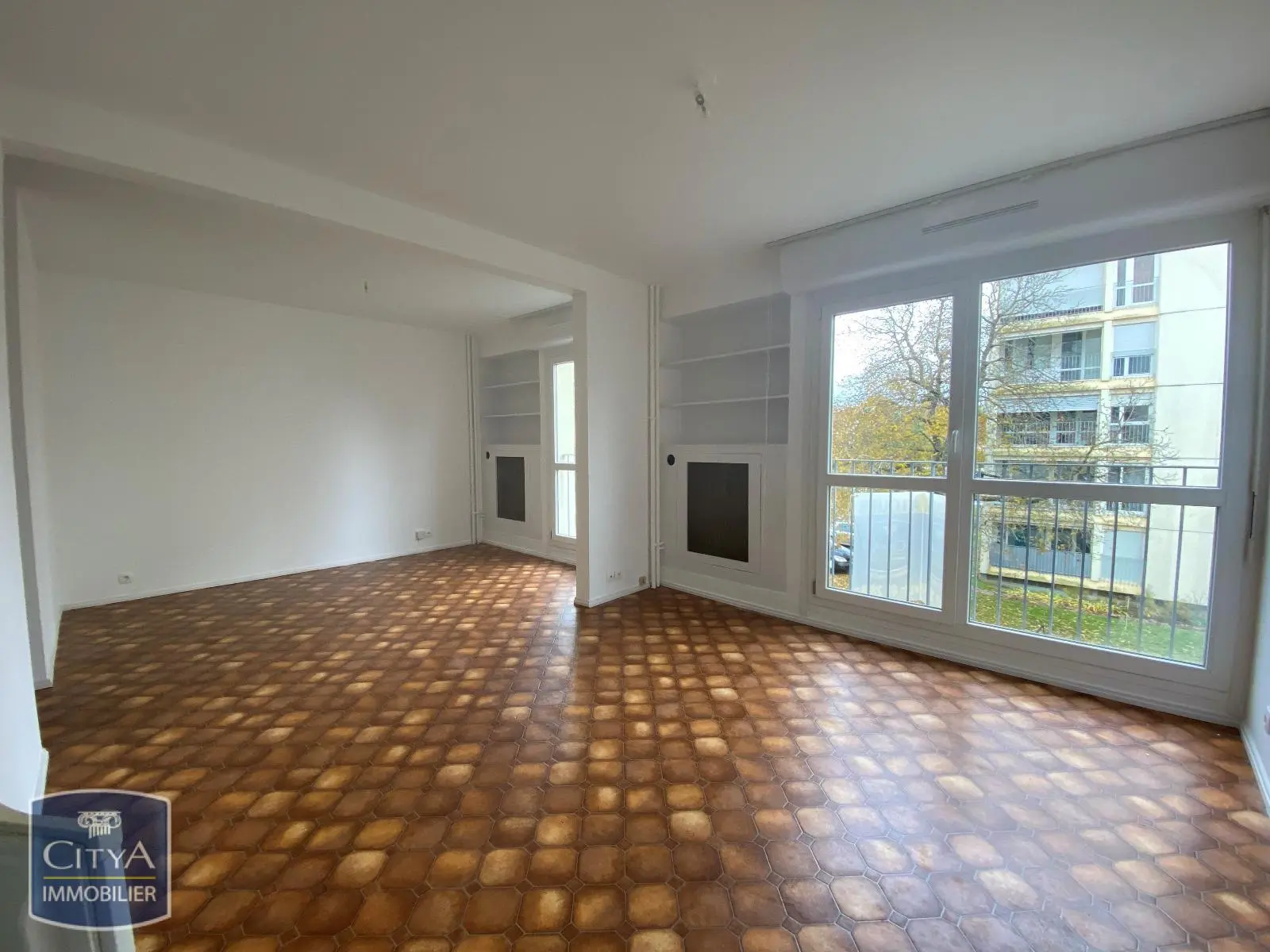 Photo 2 Appartement 1 pièce 34.18m²