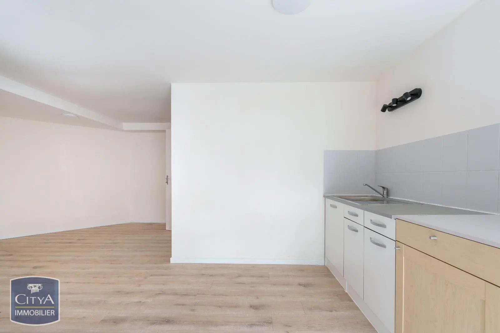 Photo 1 Appartement 1 pièce 23.88m²