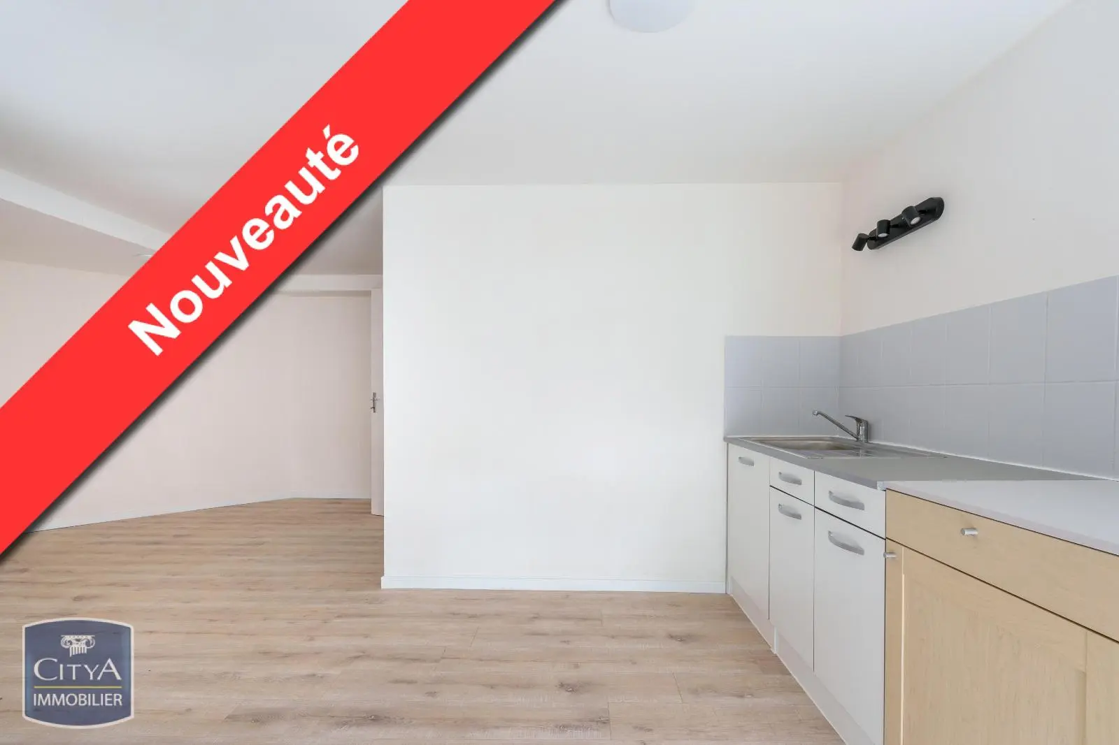 Photo 1 Appartement 1 pièce 23.88m²