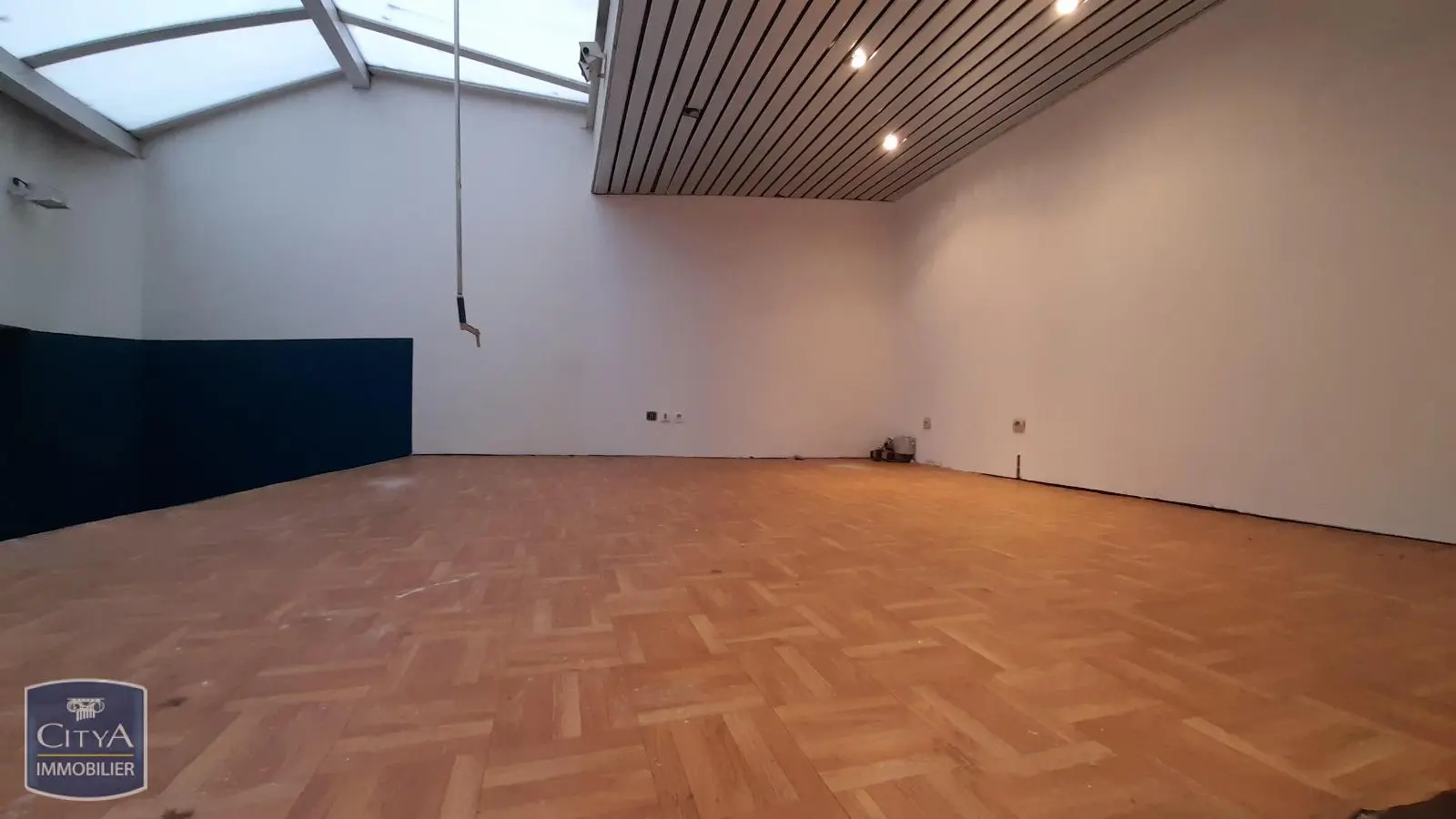 Photo 4 Local Commercial