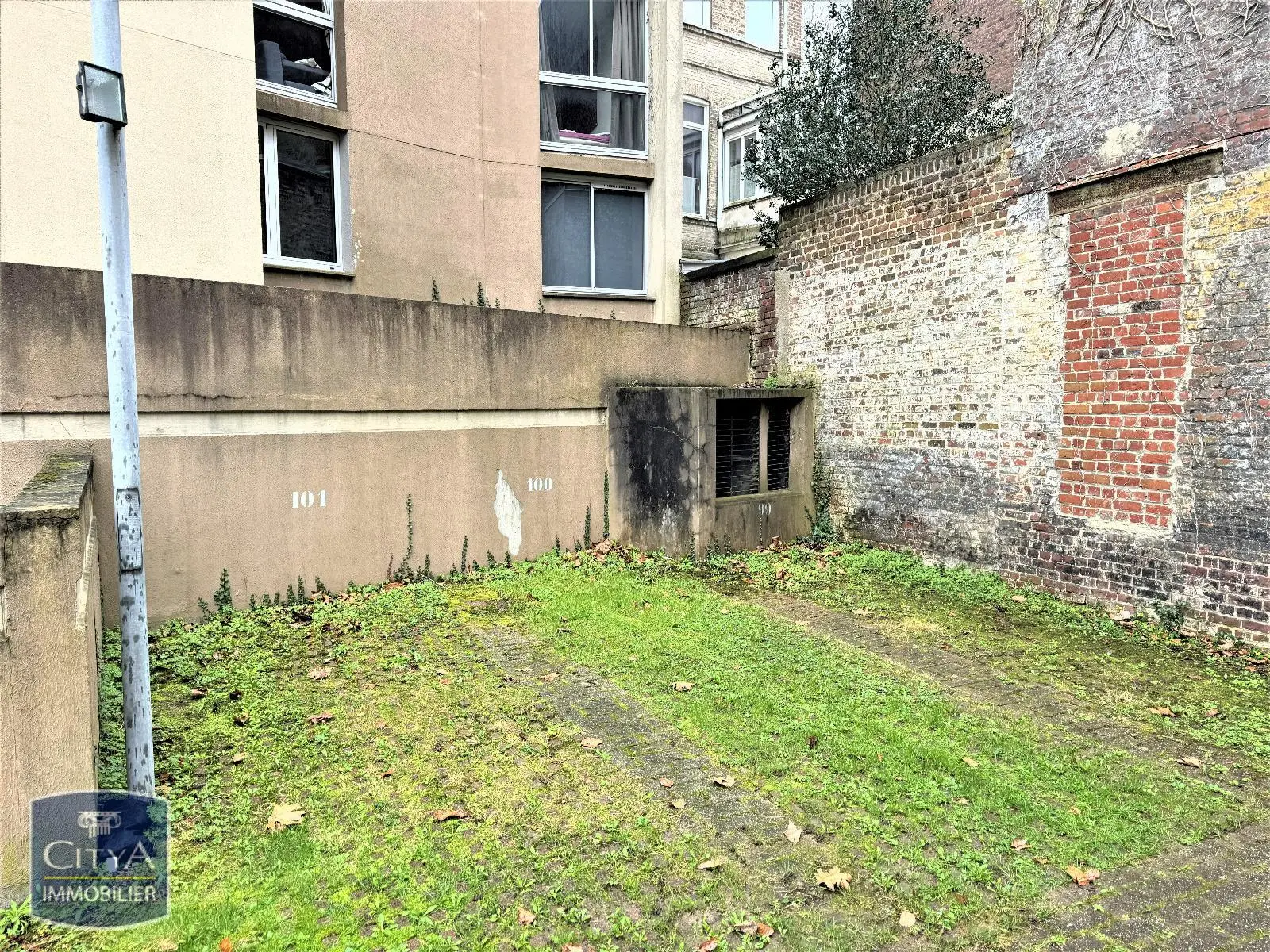 Photo 2 Parking
