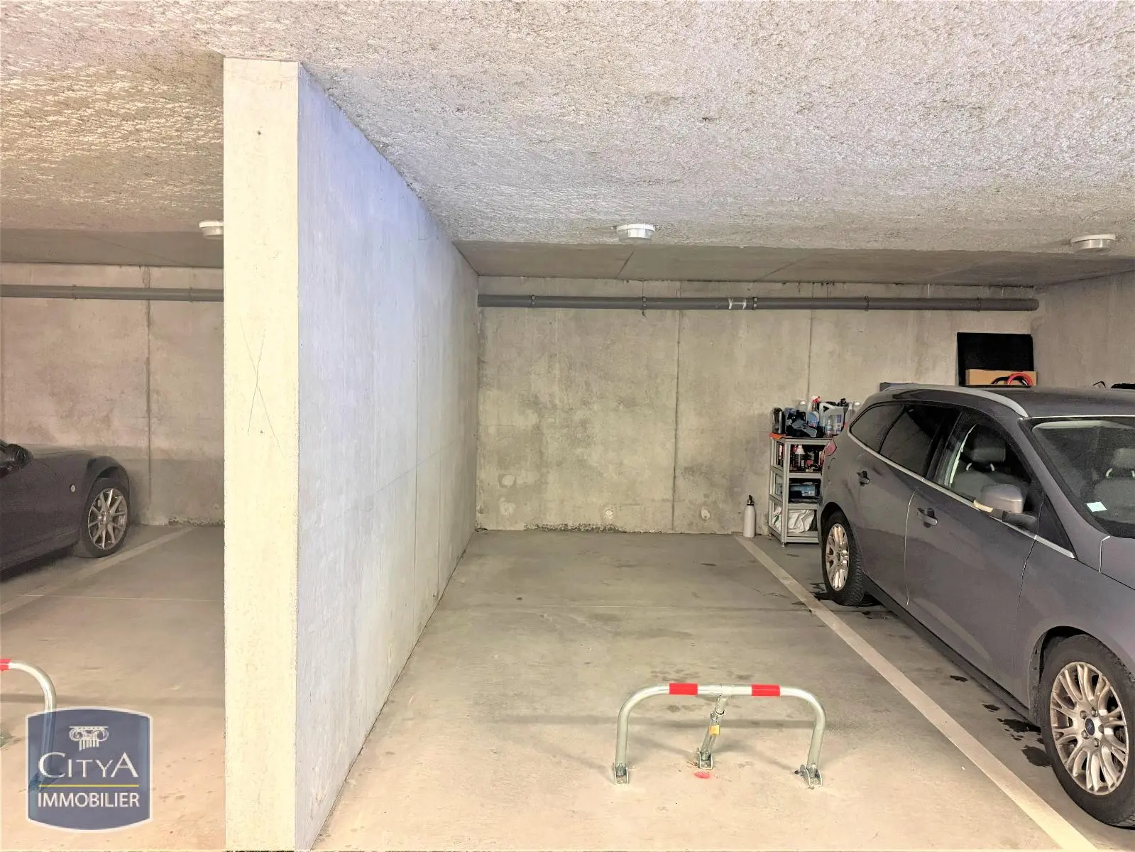 Photo 1 Parking