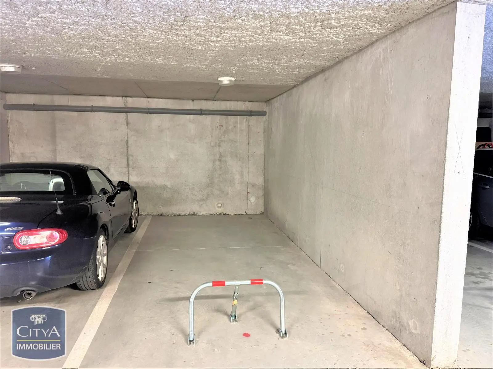 Photo 1 Parking