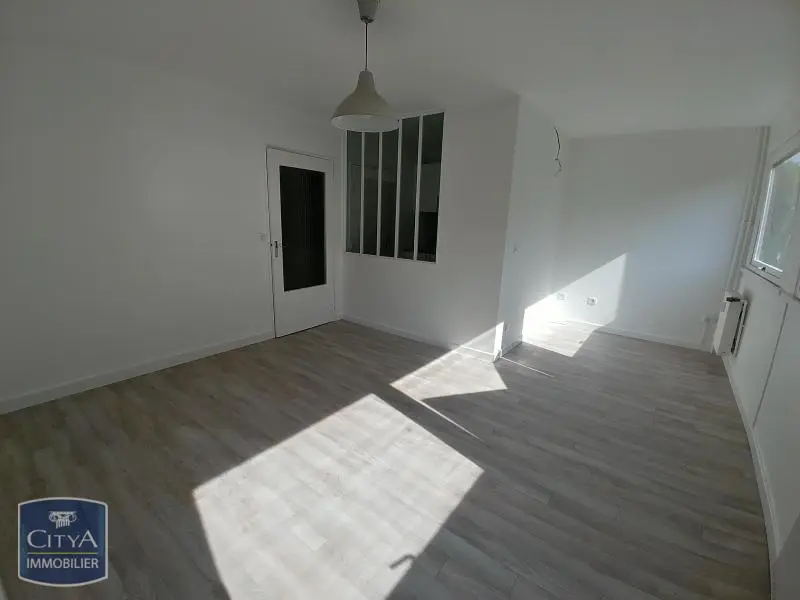 Photo 2 Appartement 1 pièce 31.28m²