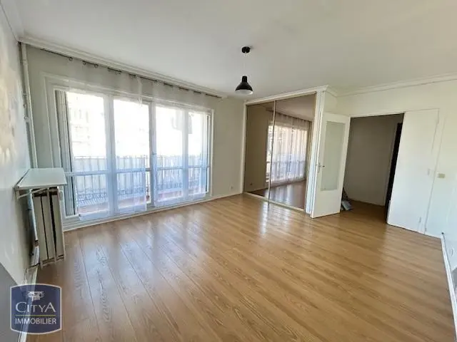 Photo 1 Appartement 1 pièce 27.7m²