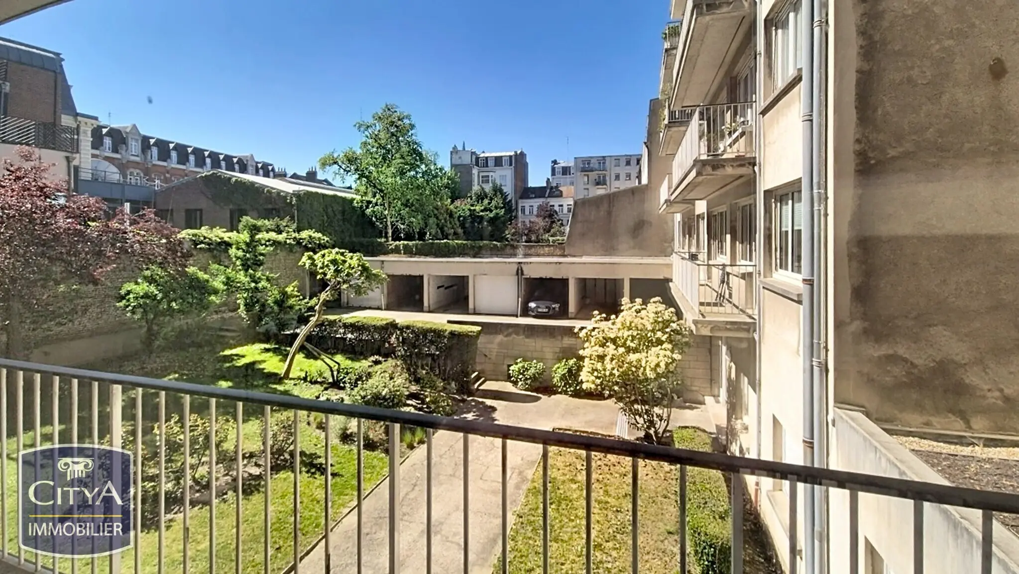 Photo 1 Local Professionnel 117m²