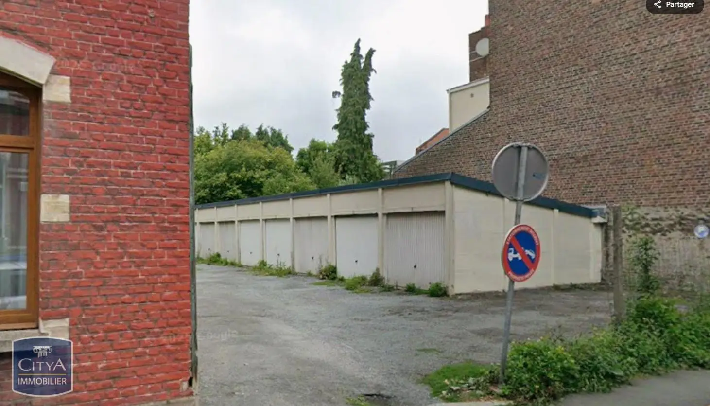 Photo 1 Parking