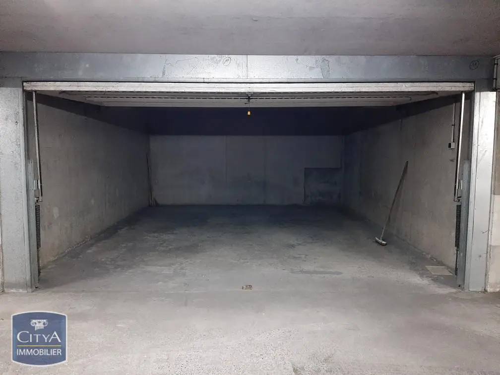Photo 1 Parking