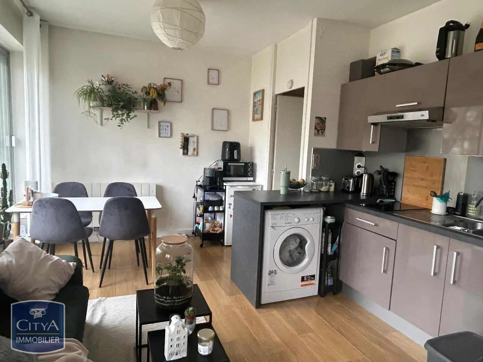 Photo 2 Appartement 1 pièce 28.07m²