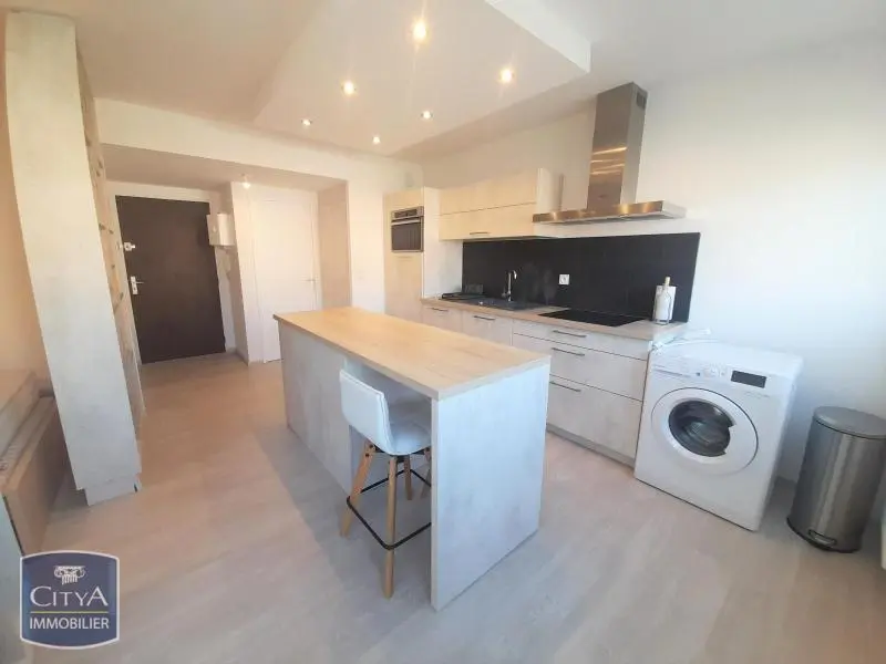 Photo 2 Appartement 1 pièce 31.84m²