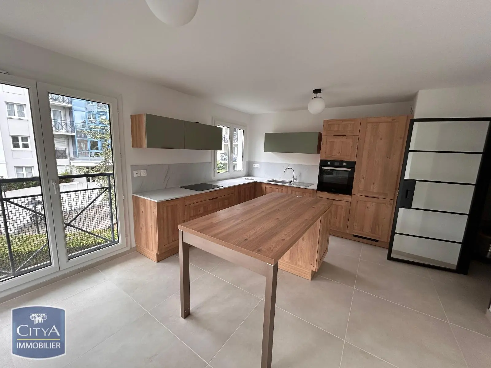 Photo 1 Appartement 4 pièces 91.44m²