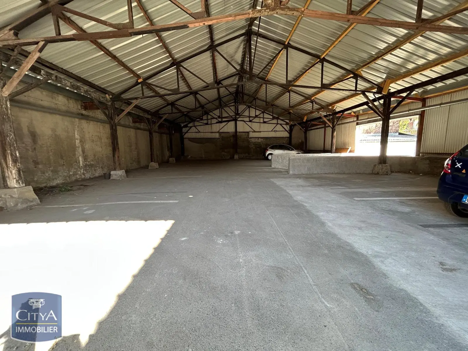 Photo 1 Parking