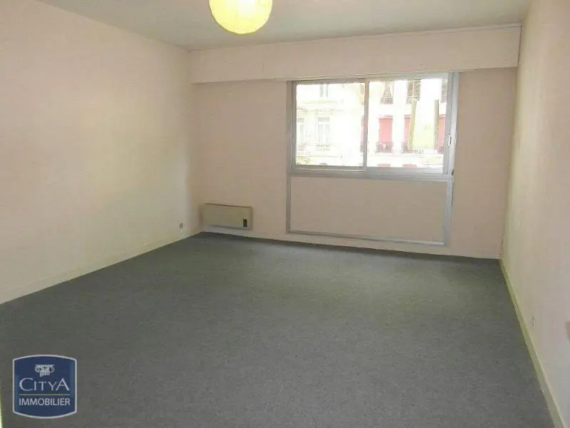 Photo 1 Appartement 1 pièce 31.83m²
