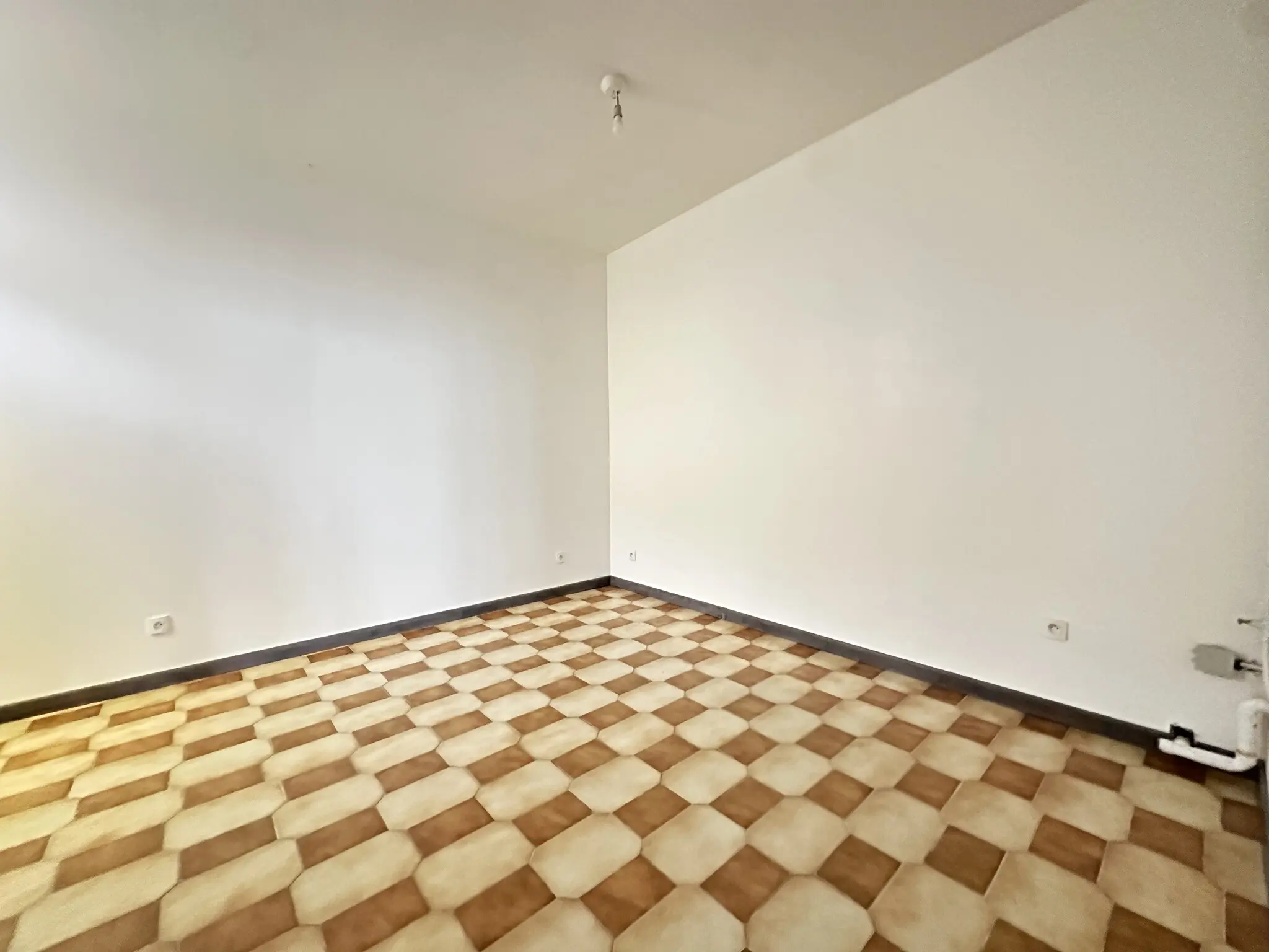 Photo 3 Immeuble 250m²