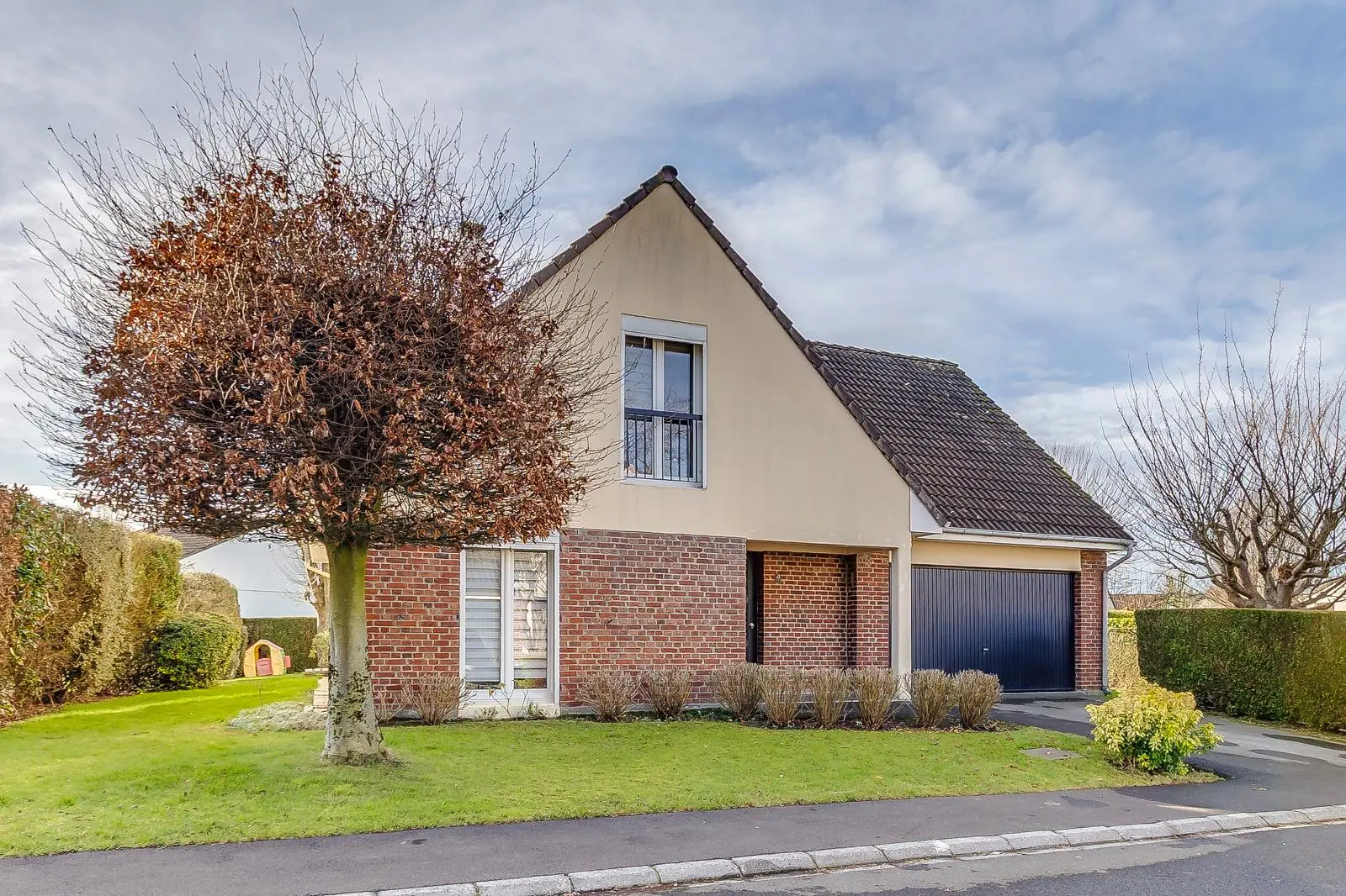 Photo 1 Maison 8 pièces 165m²