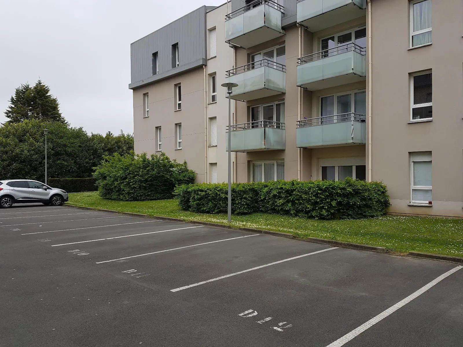Photo 1 Parking