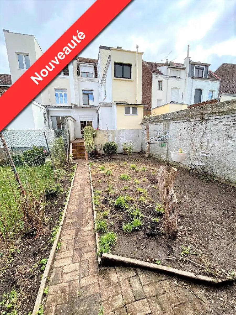 Photo 1 Maison 6 pièces 140m²