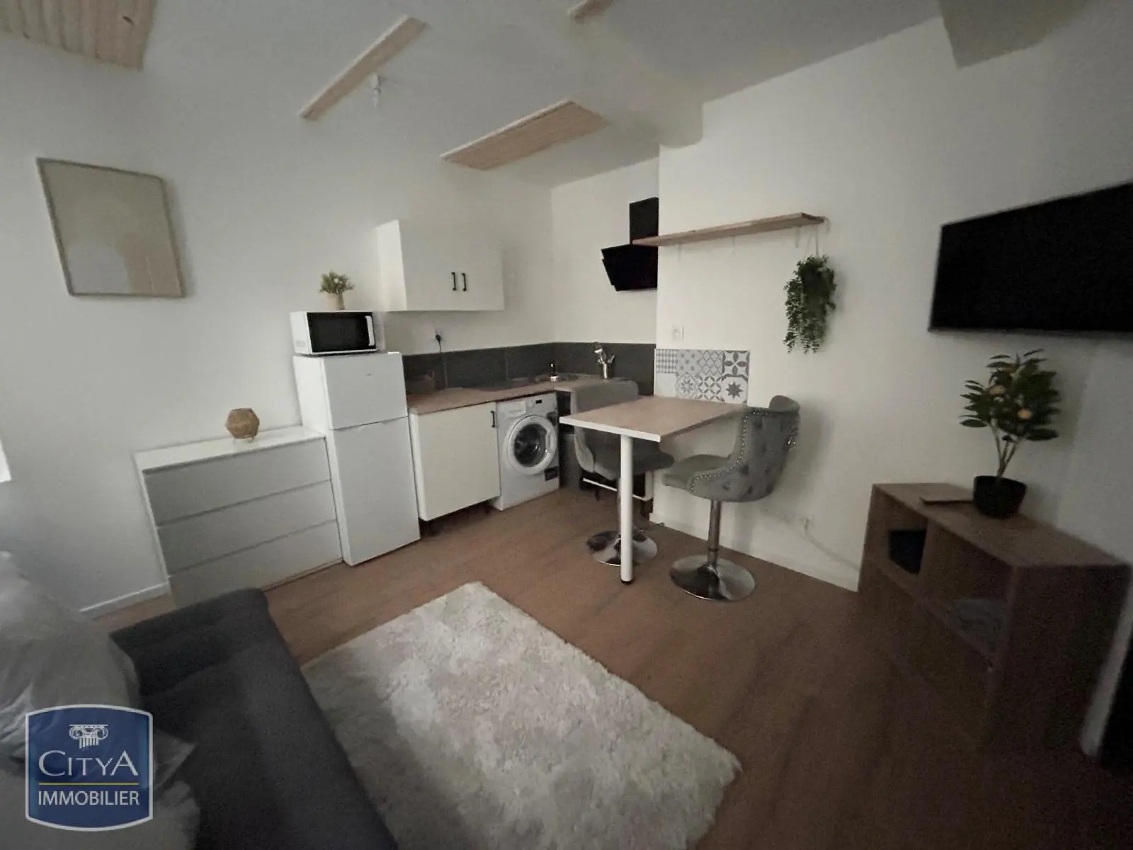 Photo 1 Appartement 1 pièce 15.1m²
