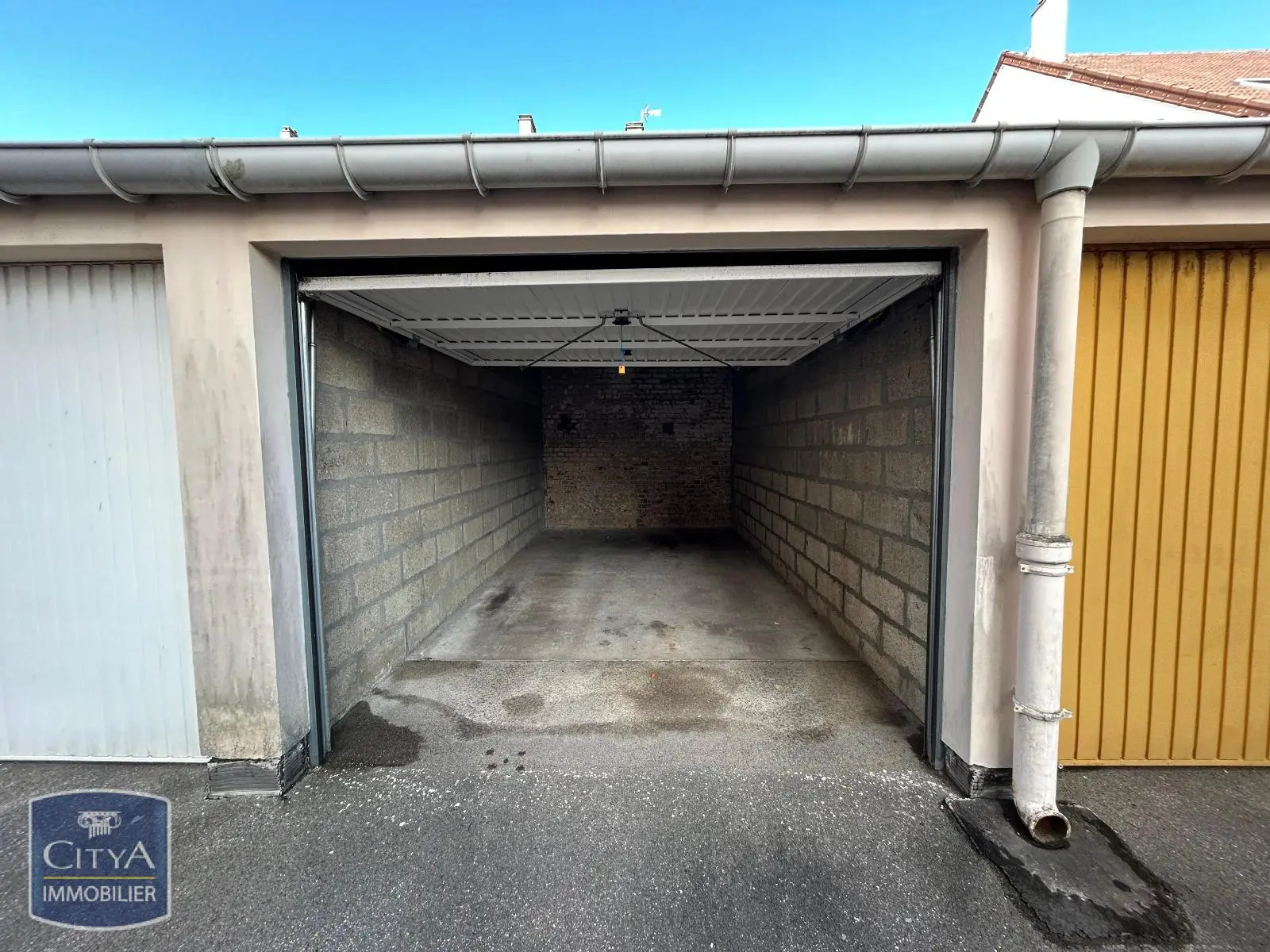 Photo 3 Parking