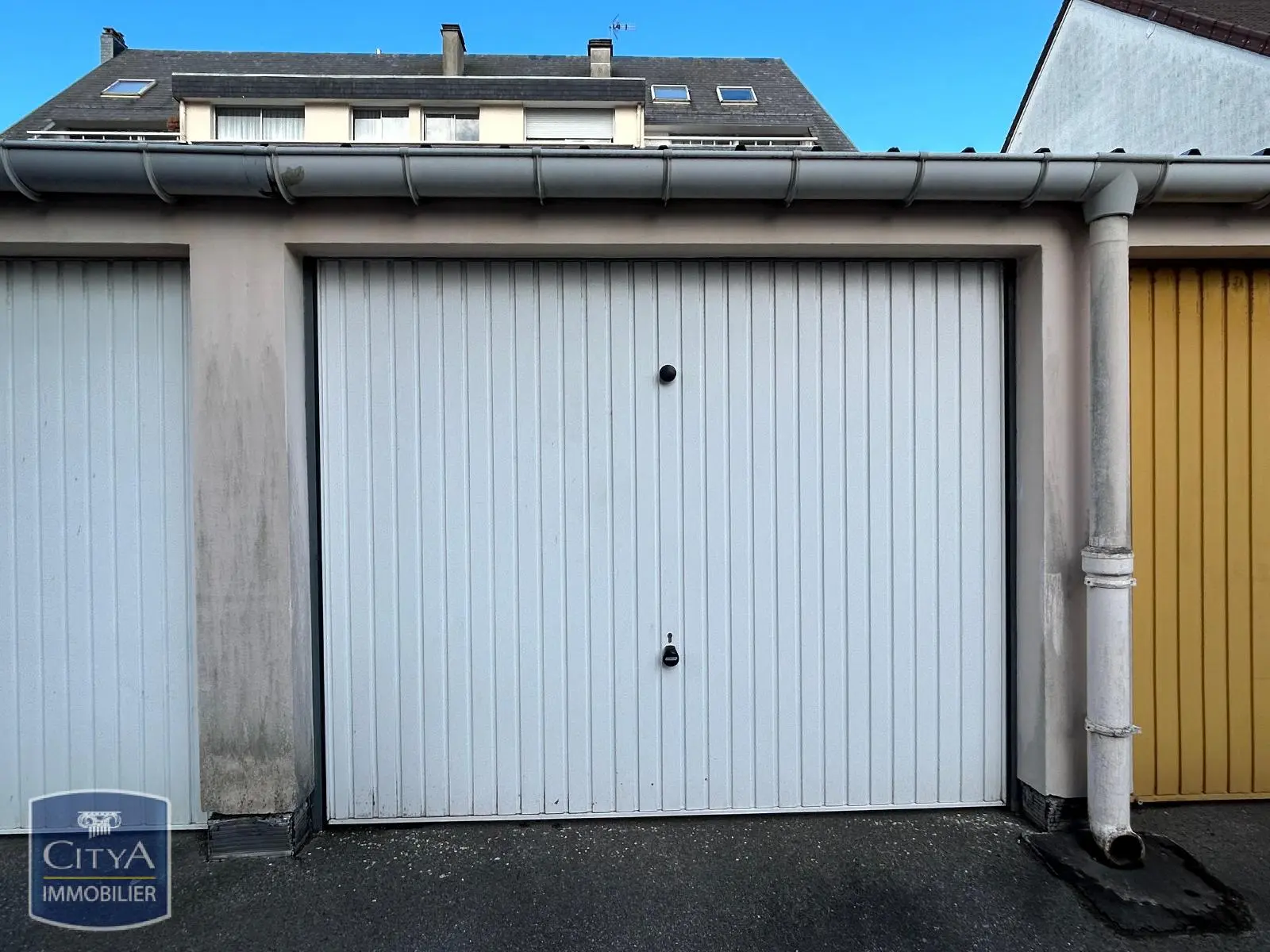 Photo 2 Parking