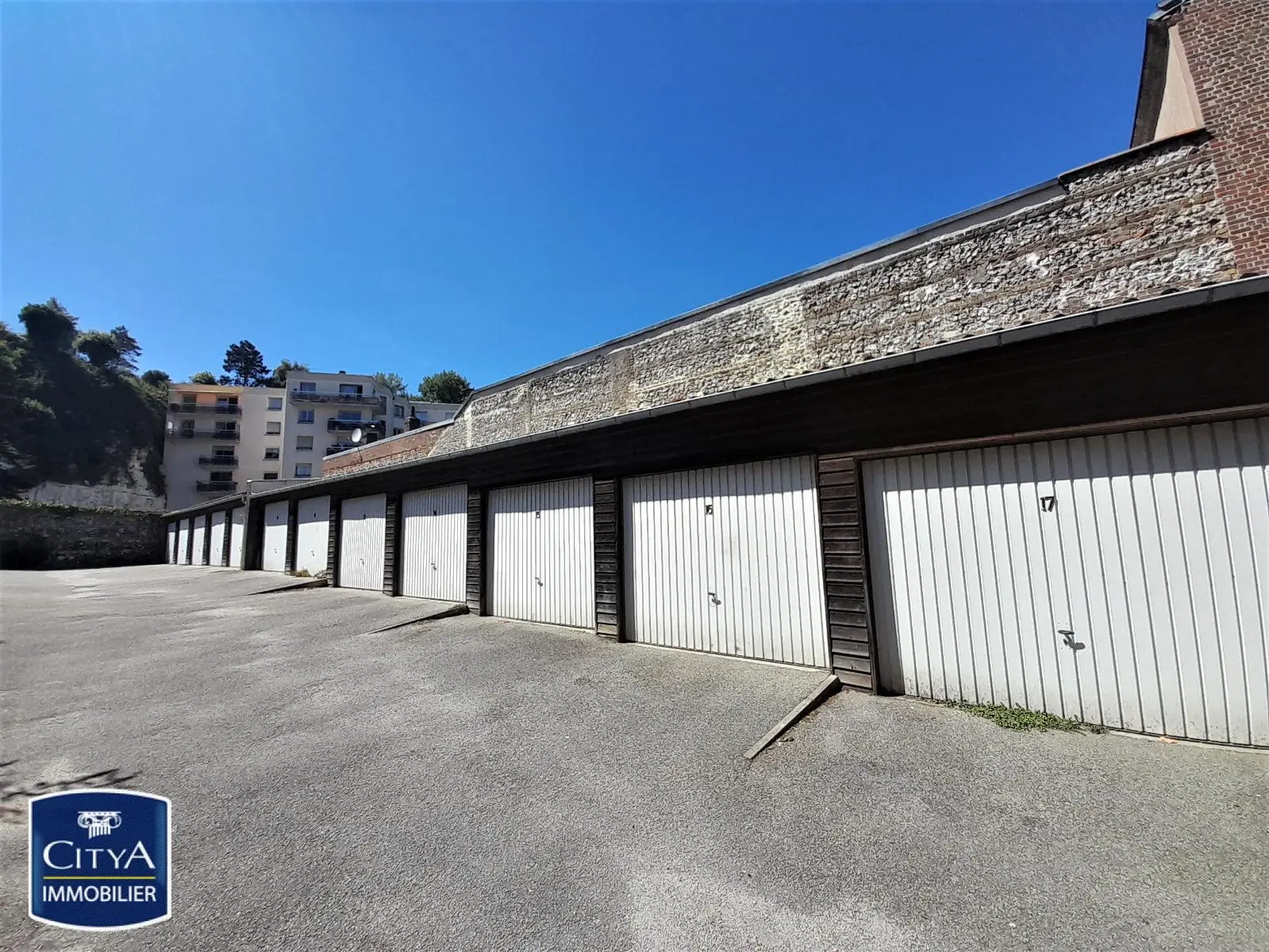 Photo 1 Parking