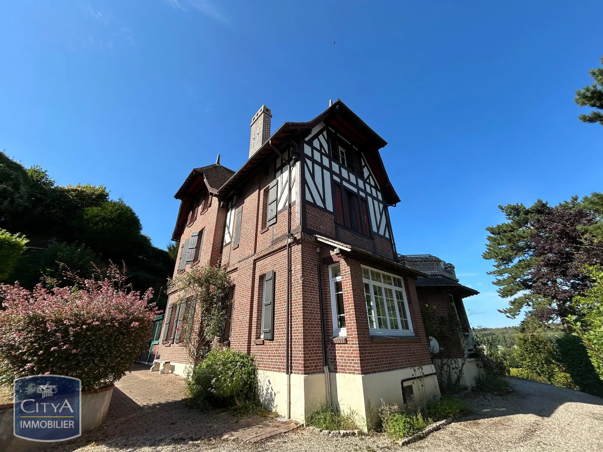 Photo 1 Maison 8 pièces 307.76m²