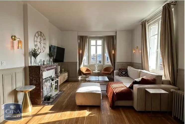 Photo 1 Maison 6 pièces 198m²