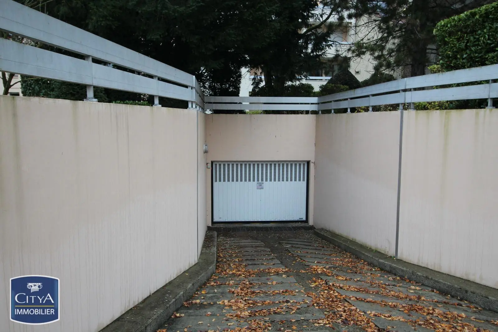 Photo 1 Parking
