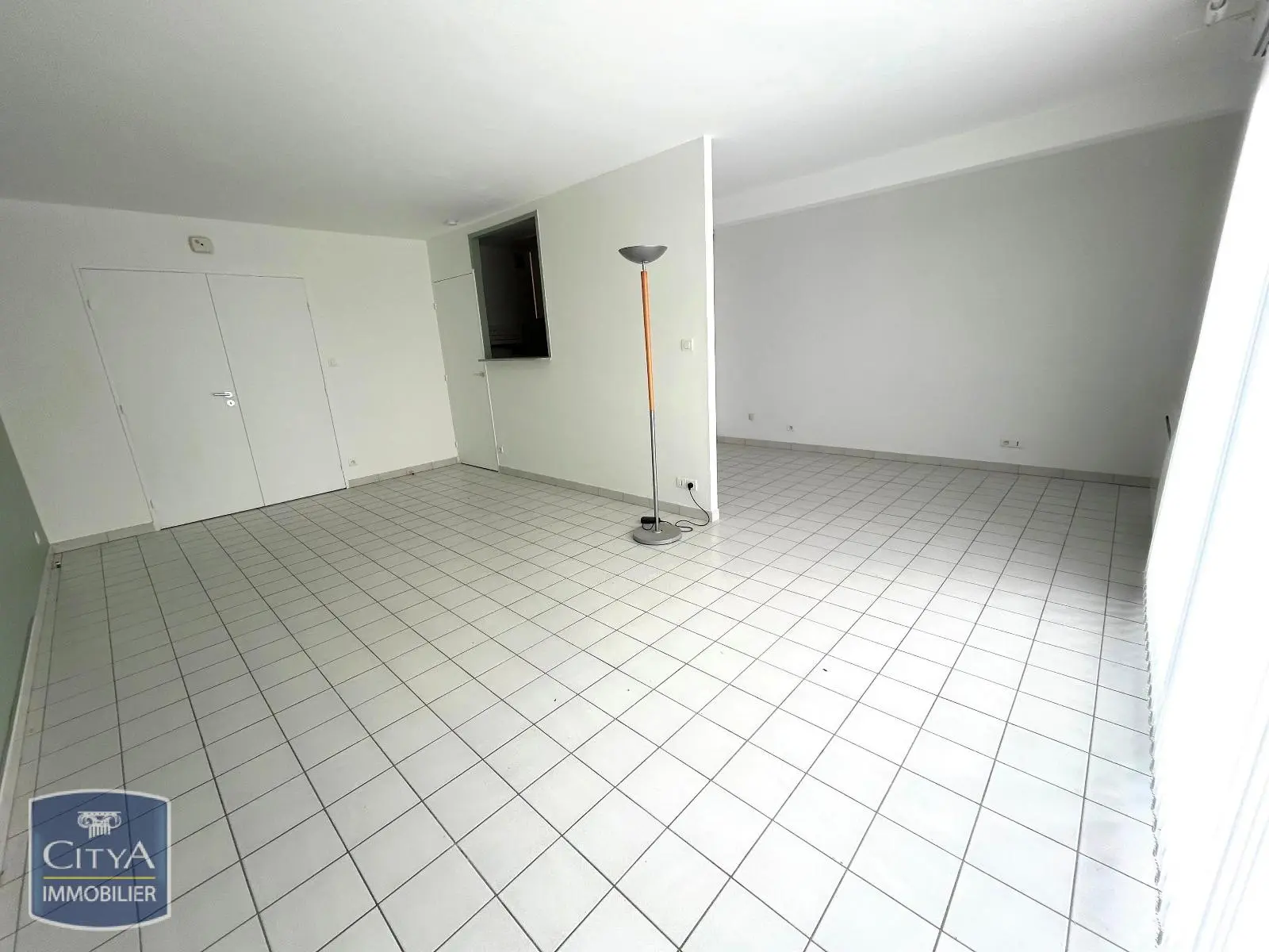 Photo 2 Appartement 1 pièce 42.48m²