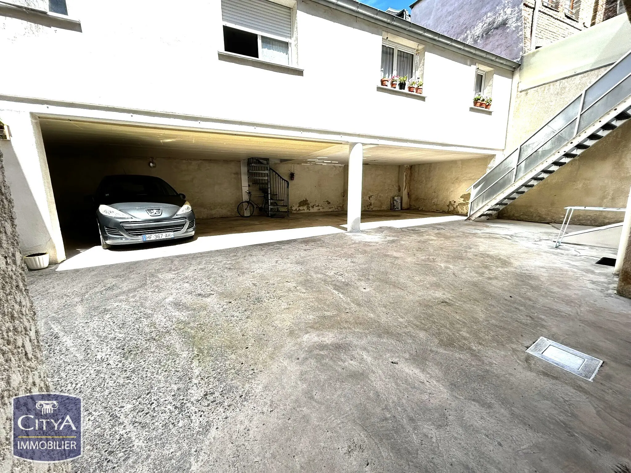 Photo 1 Immeuble 241.65m²