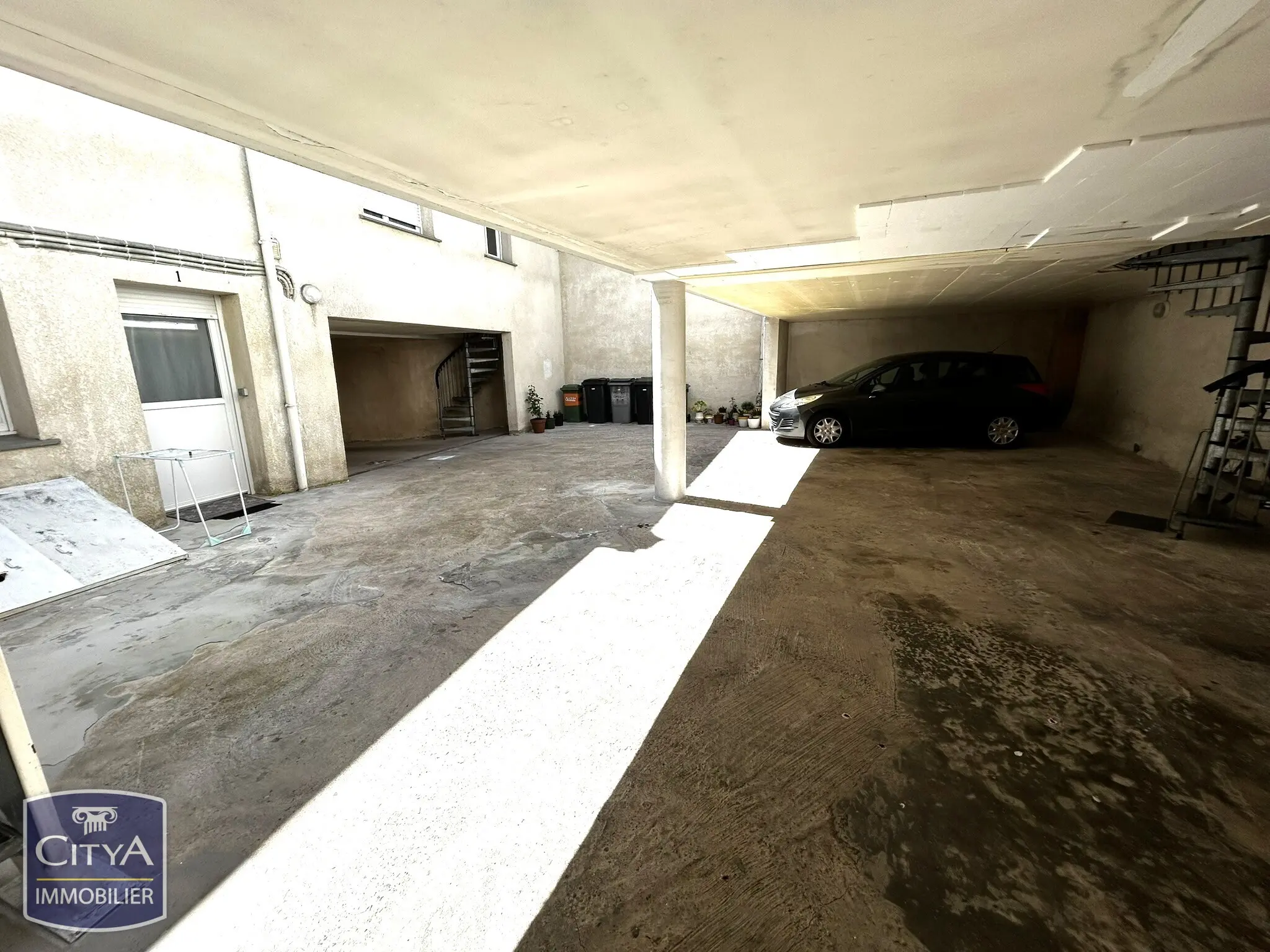 Photo 2 Immeuble 241.65m²