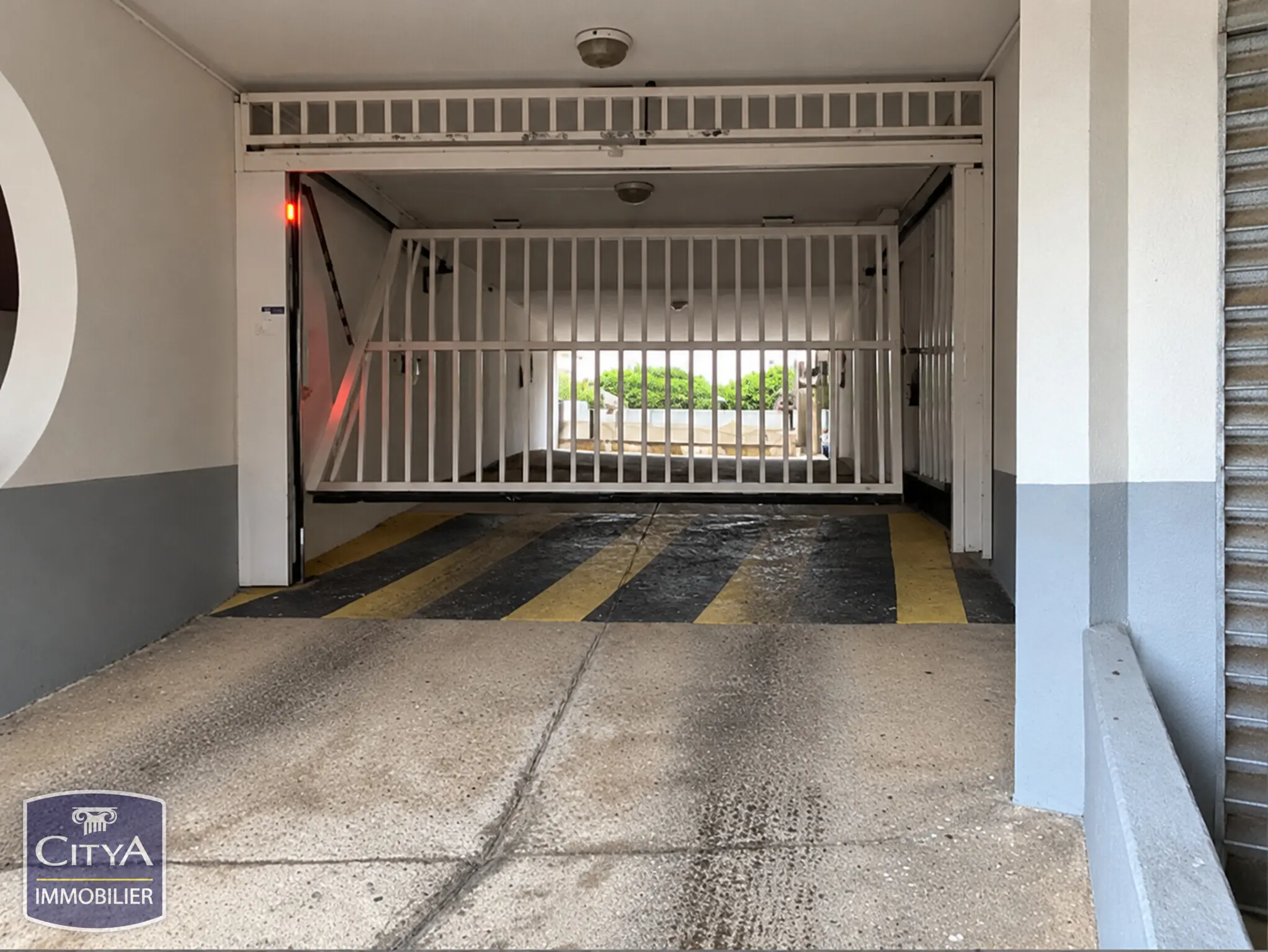 Photo 1 Parking
