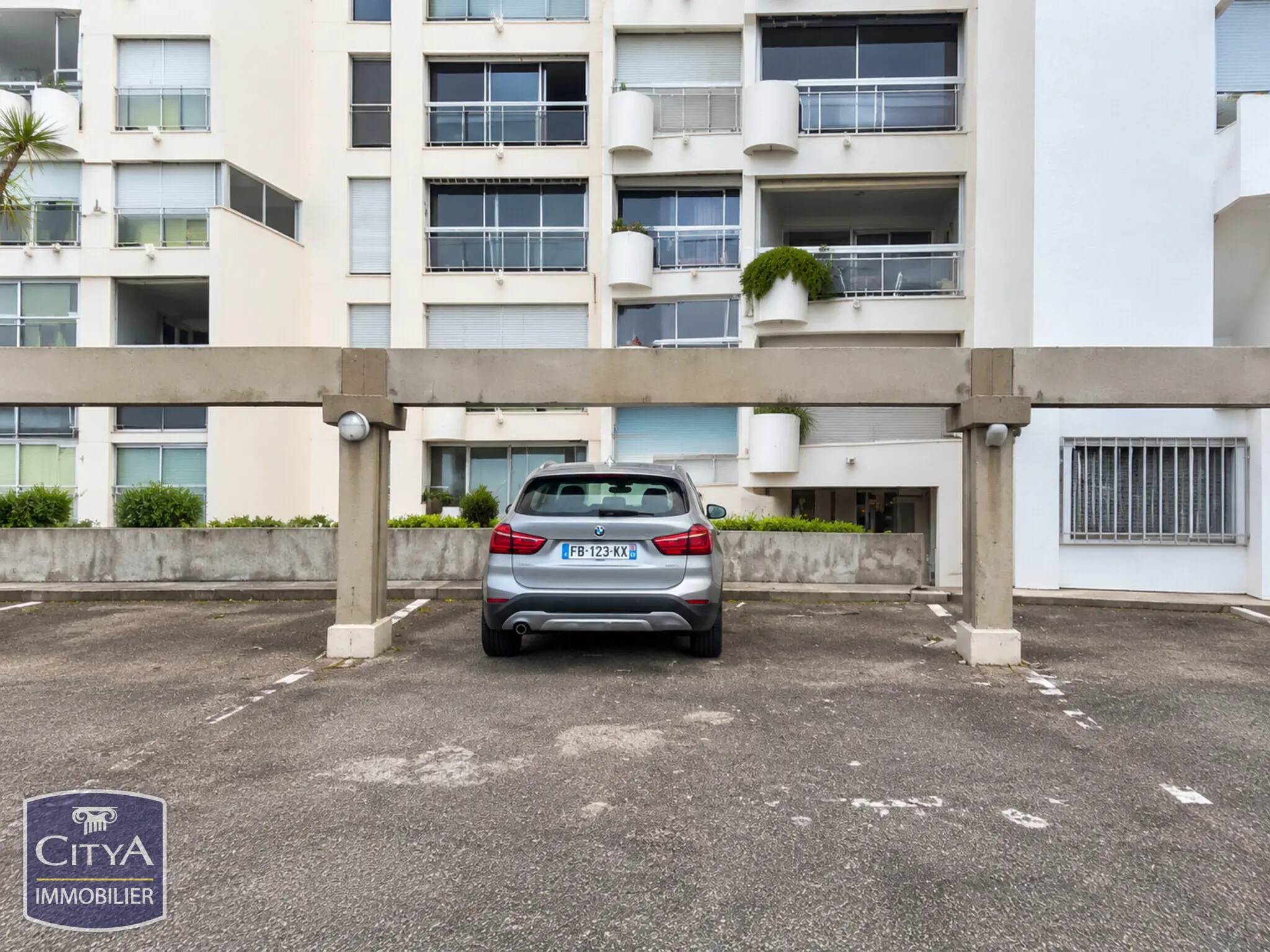 Photo 2 Parking