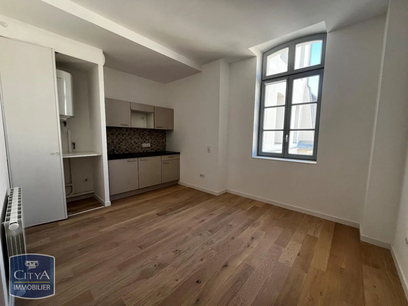 Photo 1 Appartement 1 pièce 24m²