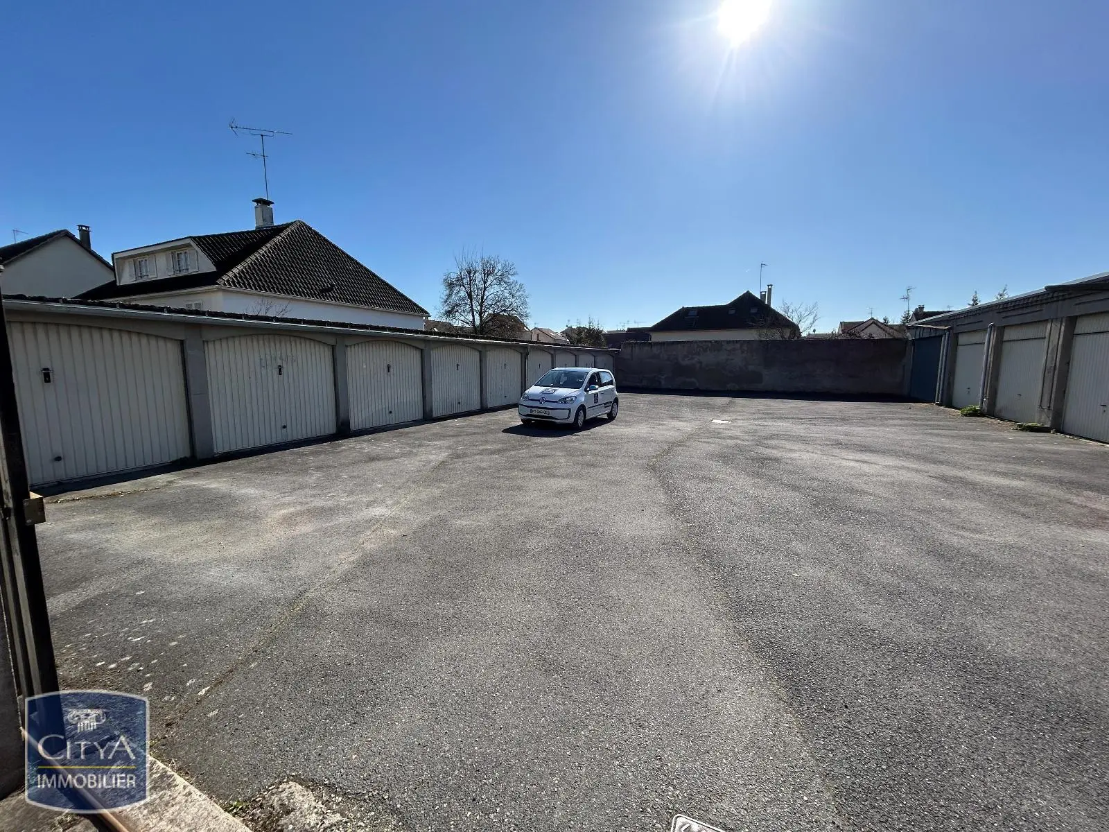 Photo 1 Parking