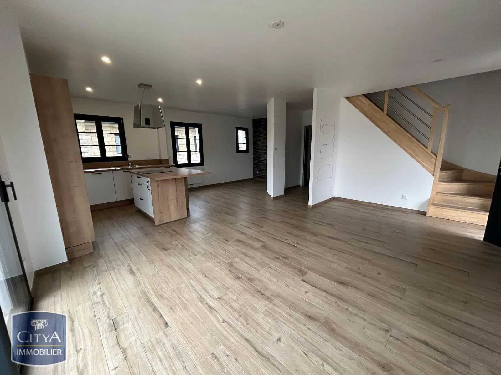 Photo 1 Maison 4 pièces 104.22m²