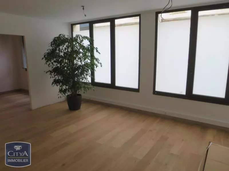 Illustration pour Appartement 5 pièces Photo Appartement 5 pièces