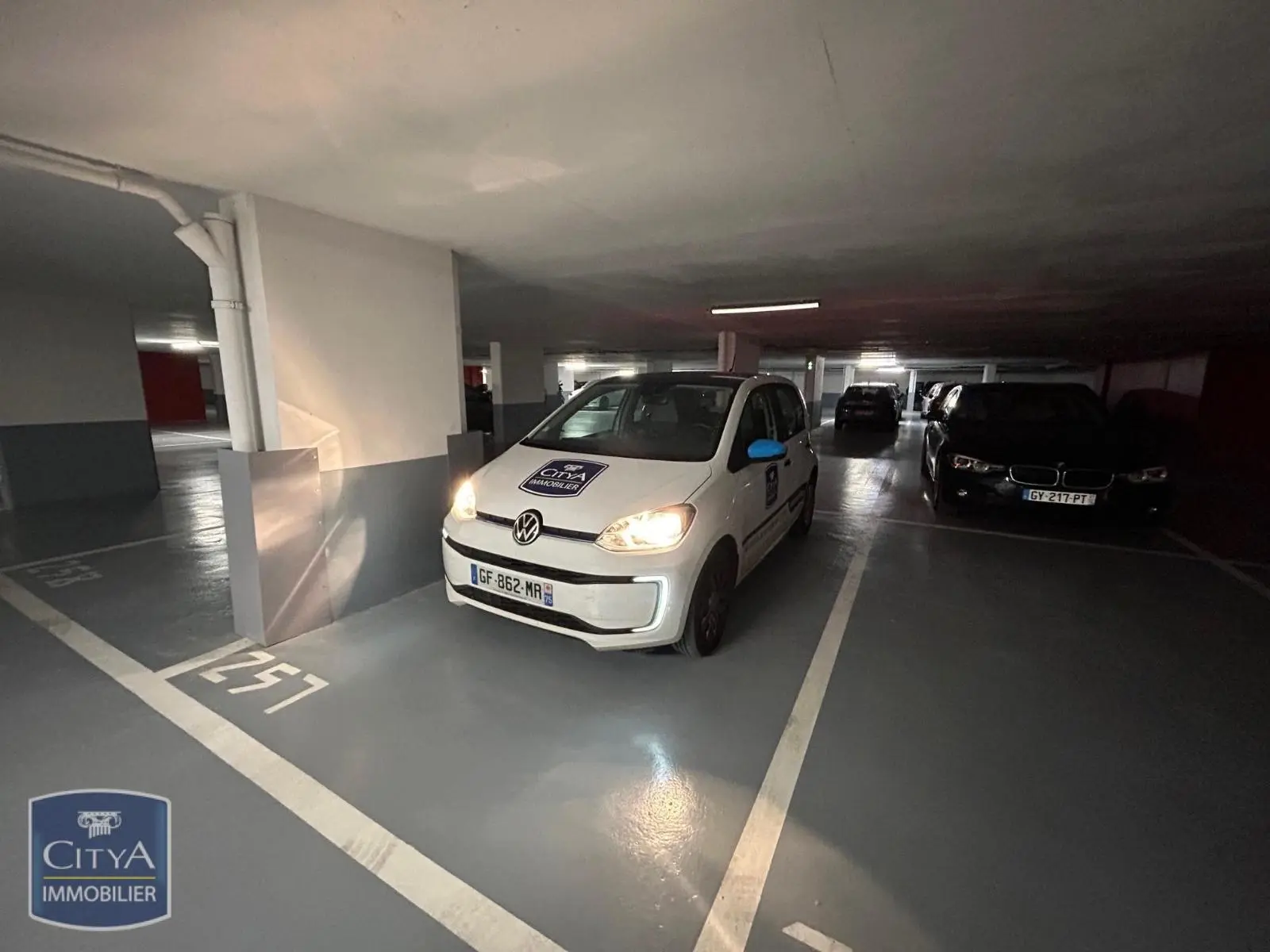 Photo 2 Parking