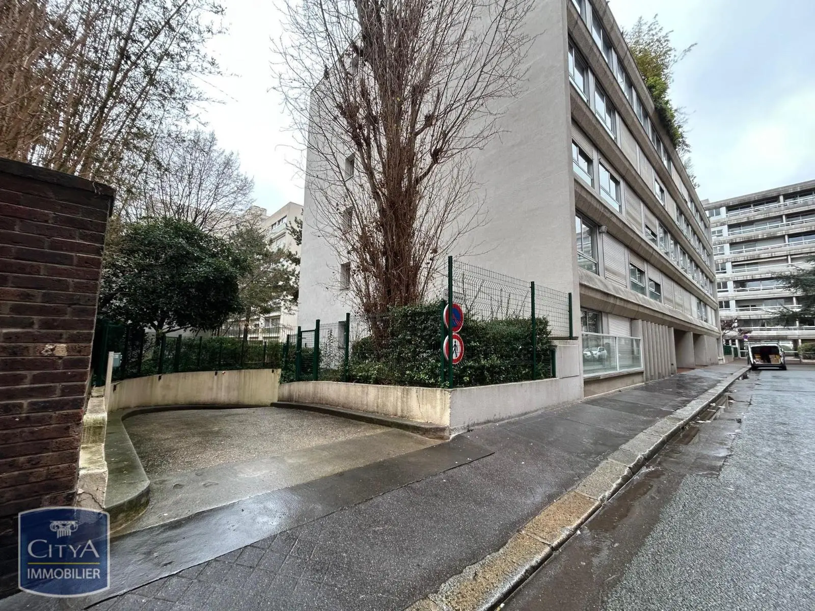 Photo 1 Parking