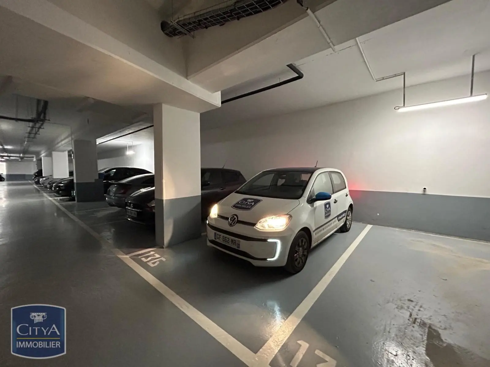 Photo 2 Parking