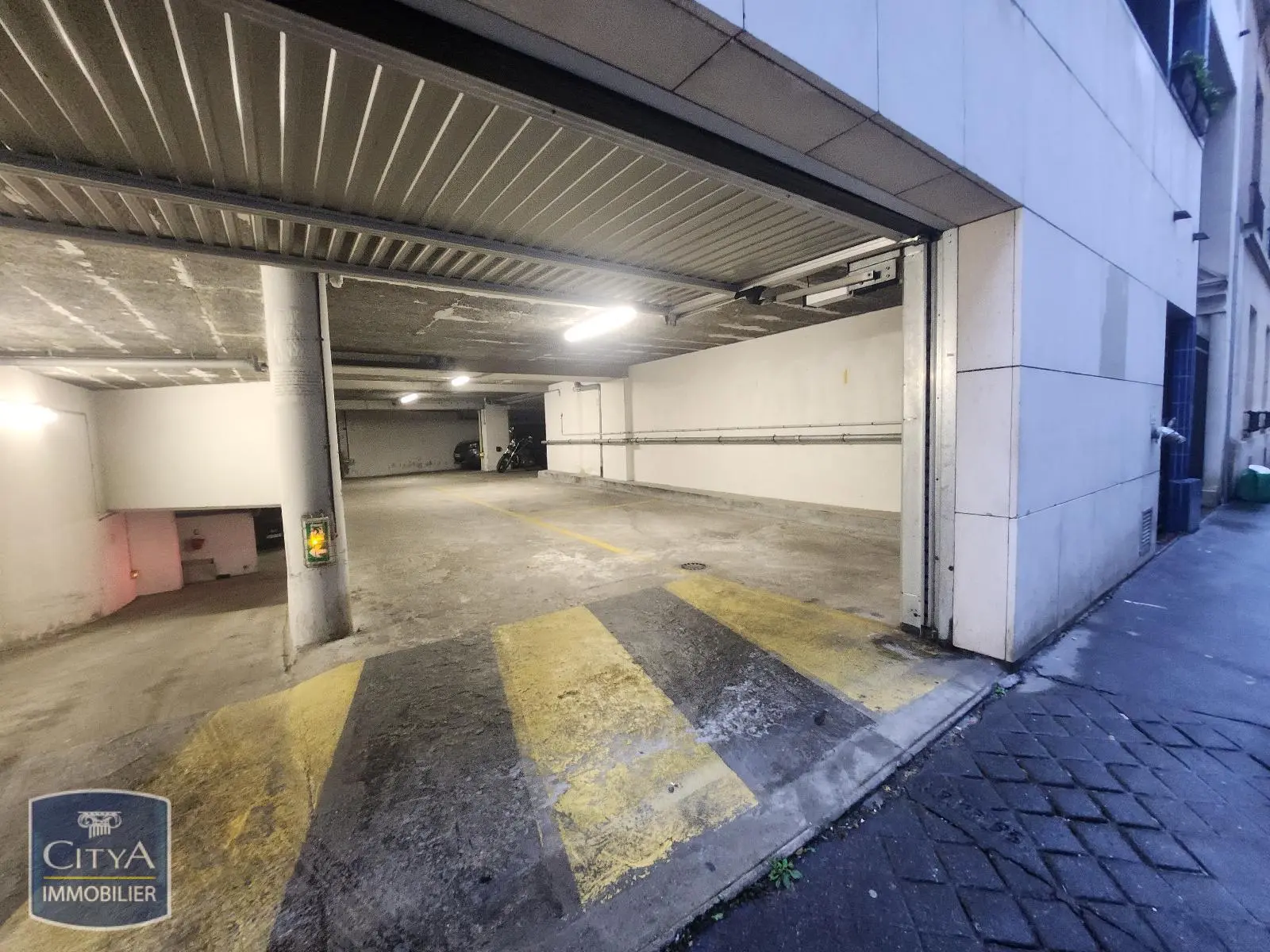 Photo 2 Parking
