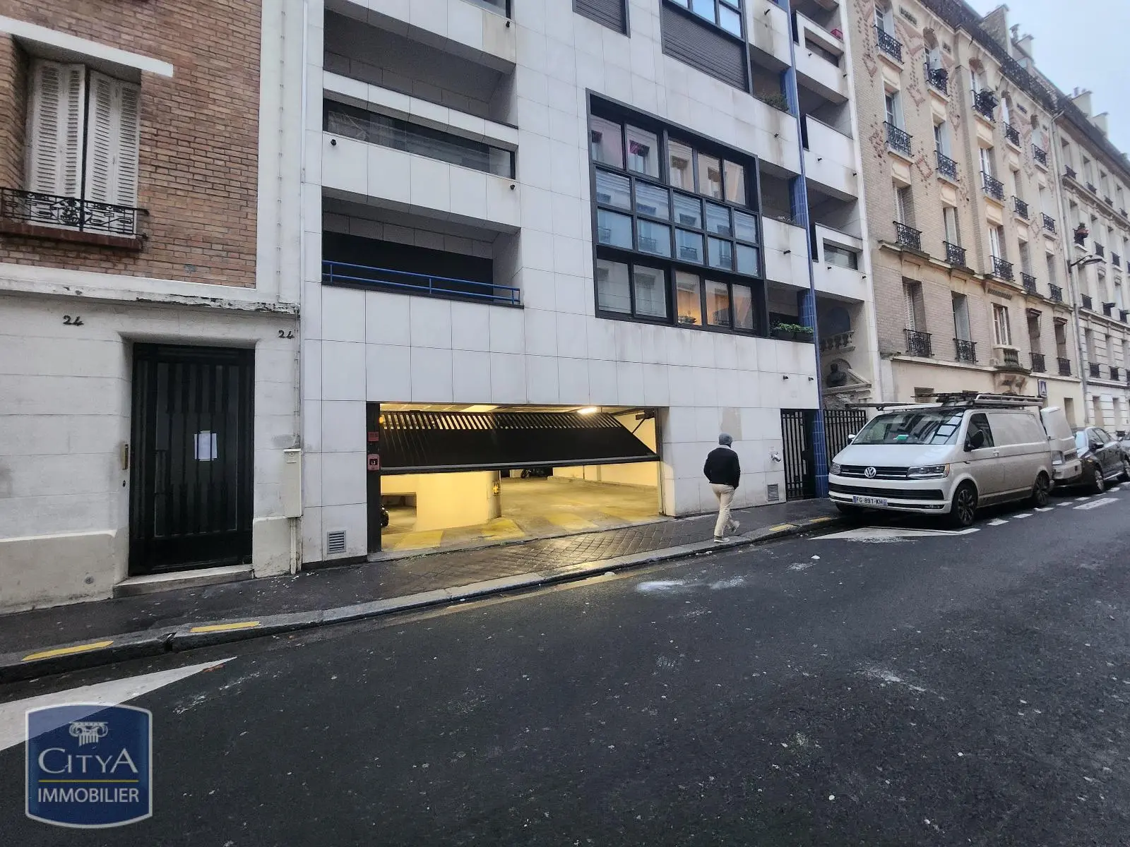 Photo 3 Parking