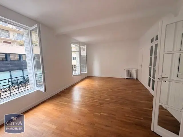 Photo 1 Appartement 1 pièce 33m²