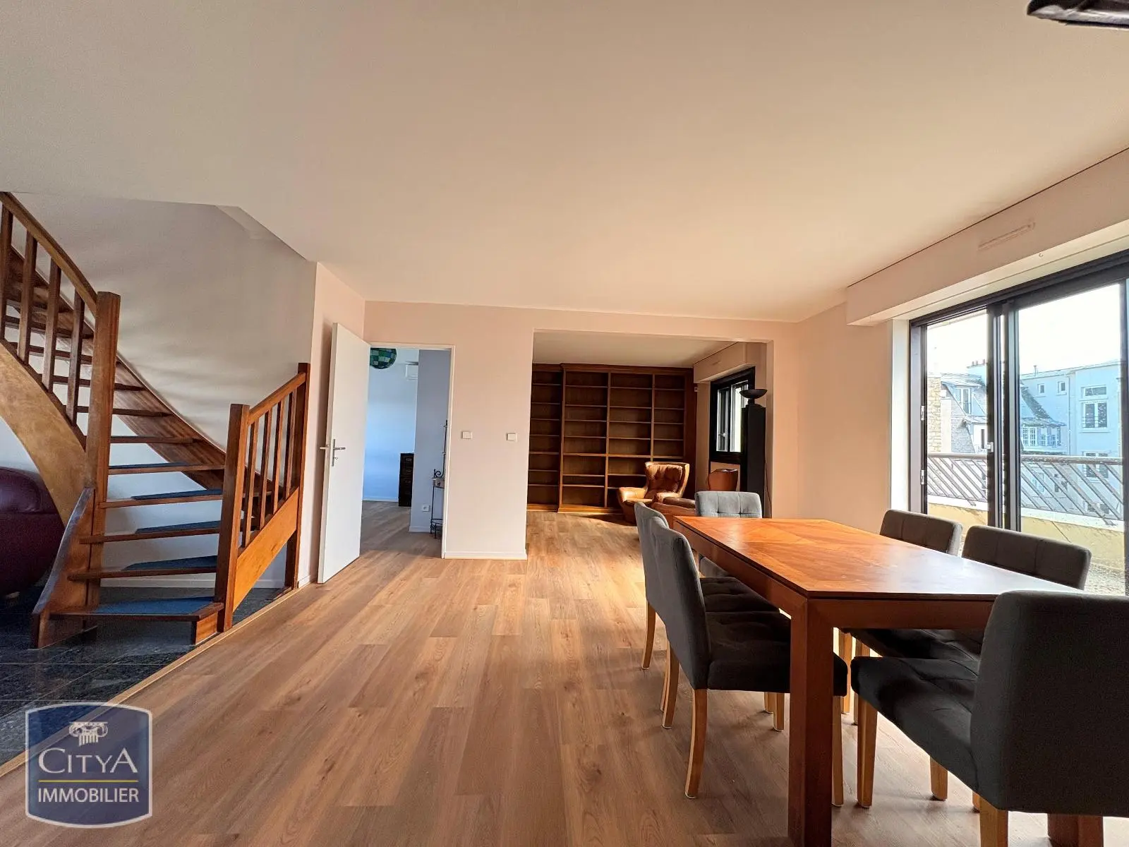 Photo 1 Appartement 4 pièces 122.35m²