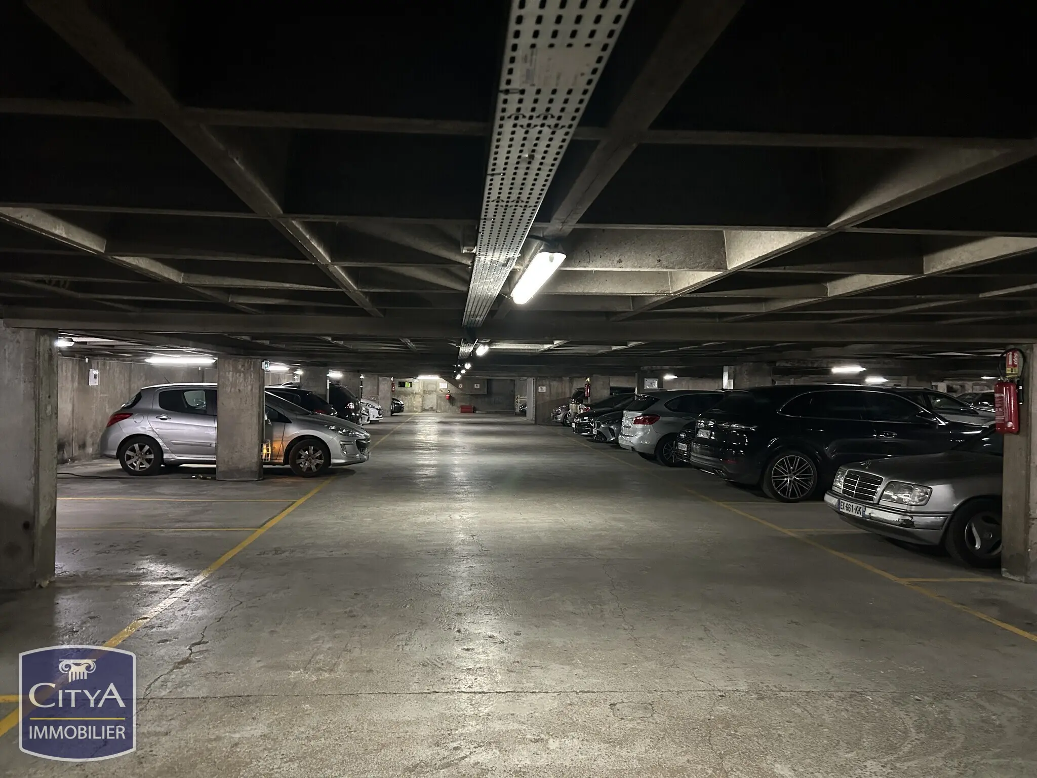 Photo 4 Parking