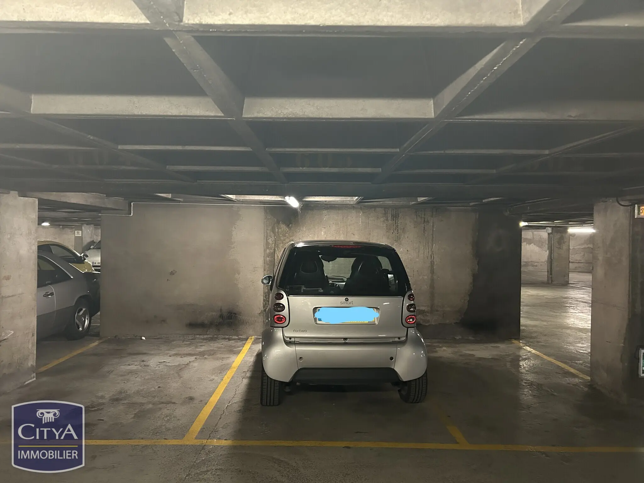 Photo 1 Parking