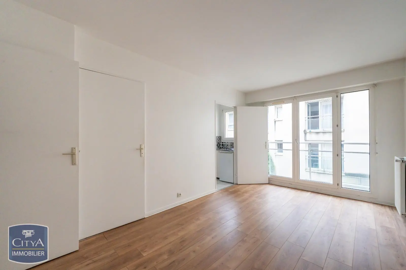 Photo 1 Appartement 1 pièce 24m²
