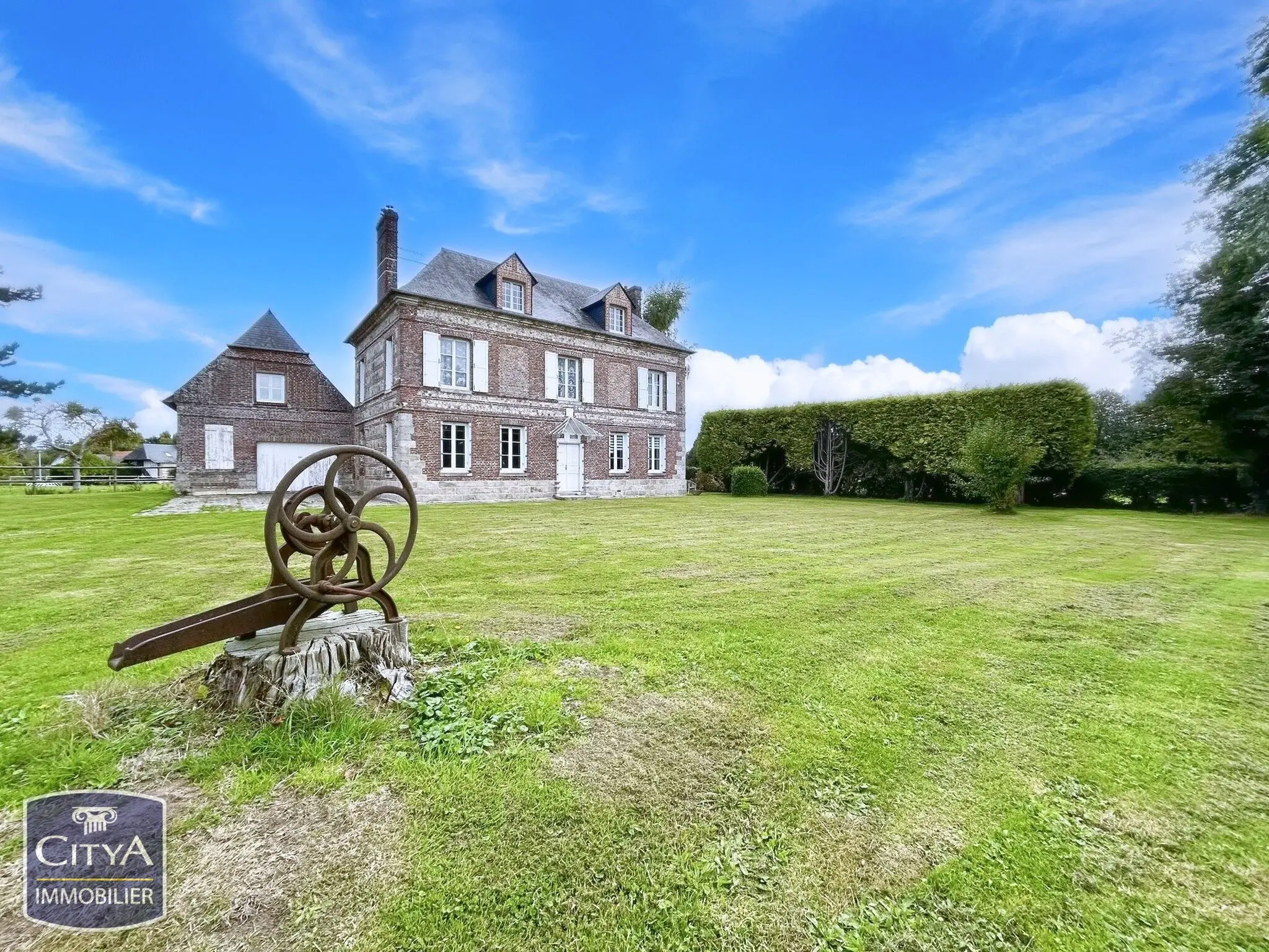 Photo 1 Maison 9 pièces 220m²