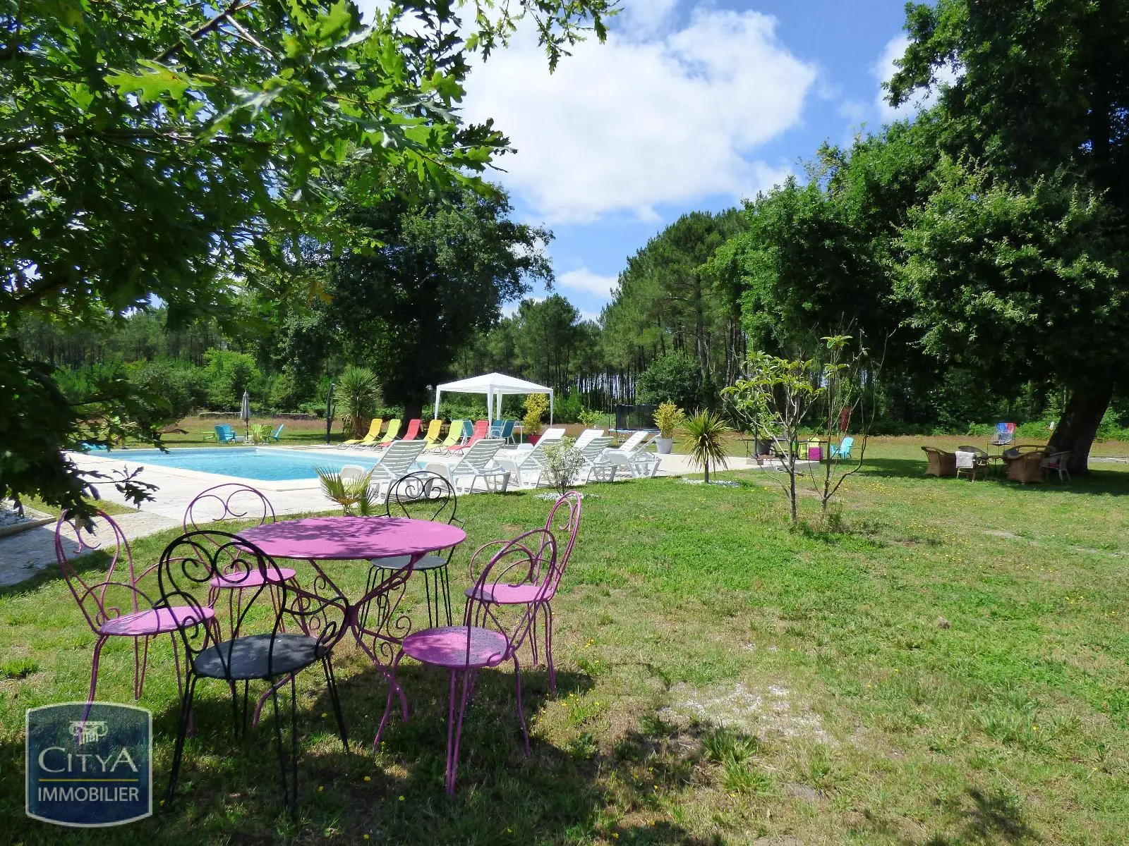 Photo 1 Maison 9 pièces 300m²