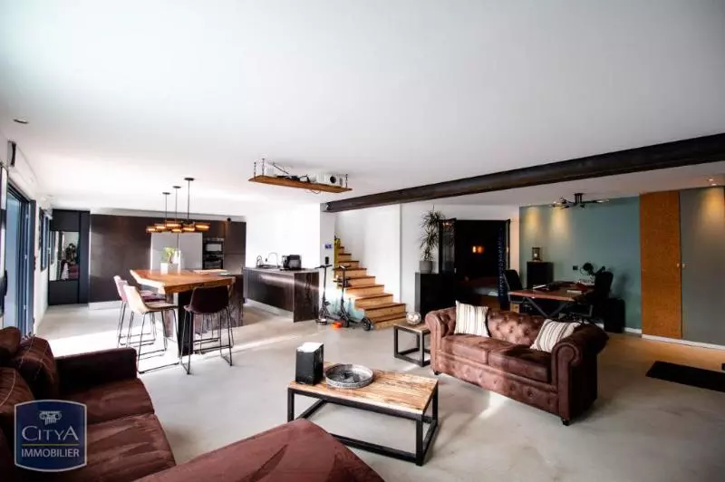 Illustration pour Maison 5 pièces 190m² Photo Maison 5 pièces 190m²